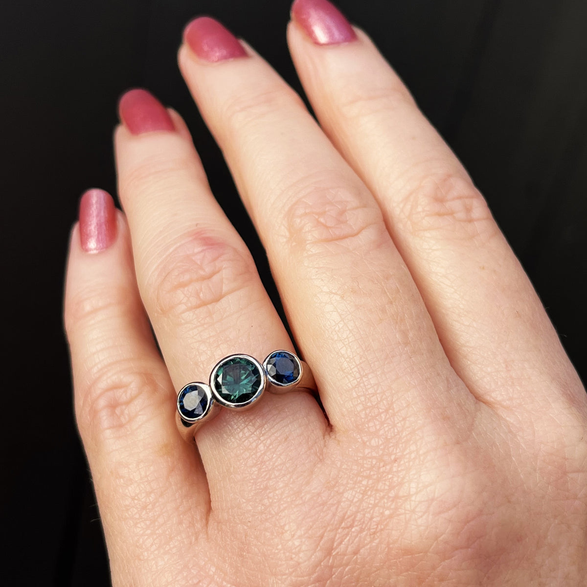 CONTEMPORARY SAPPHIRE TRILOGY RING 18ct WHITE GOLD