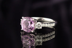 CONTEMPORARY 2.78ct KUNZITE & DIAMOND RING ON 14ct WHITE GOLD