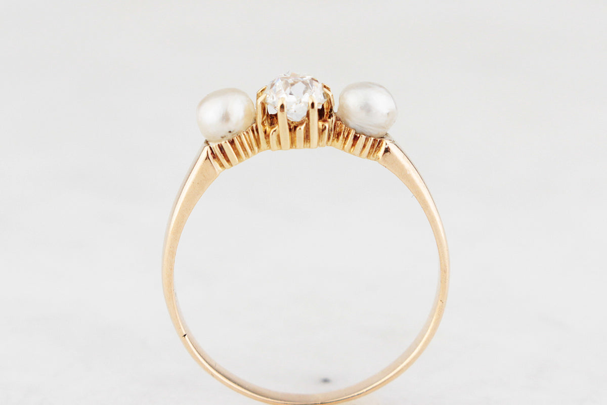ANTIQUE VICTORIAN .50ct DIAMOND &amp; PEARL RING 15ct GOLD