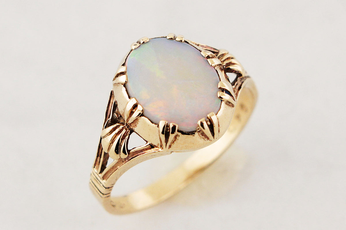 VINTAGE SOLID OPAL RING 9ct GOLD