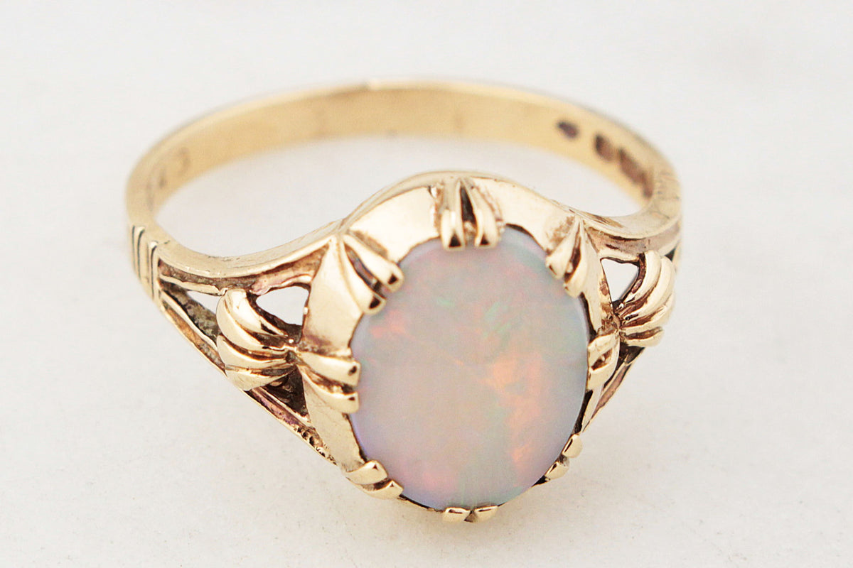 VINTAGE SOLID OPAL RING 9ct GOLD