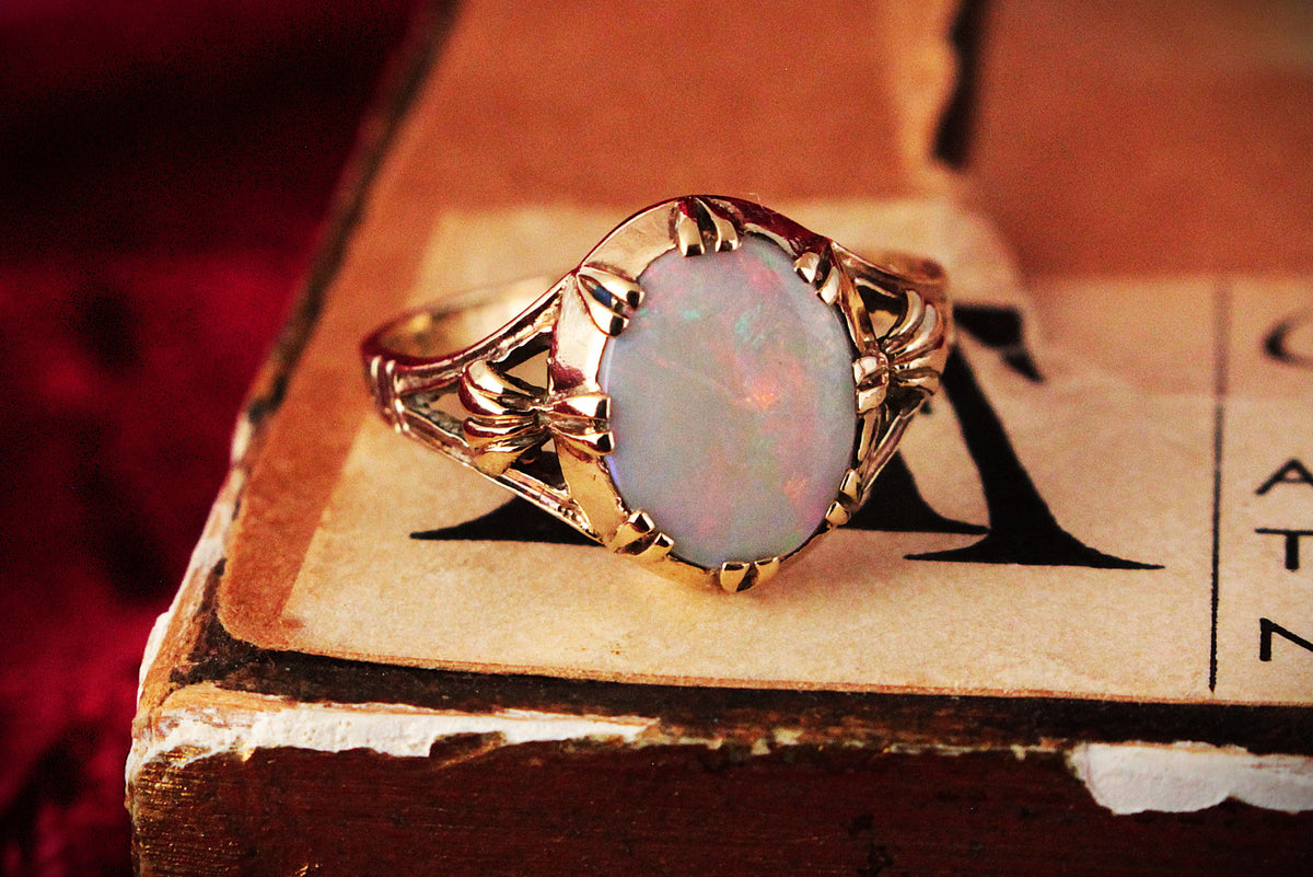 VINTAGE SOLID OPAL RING 9ct GOLD