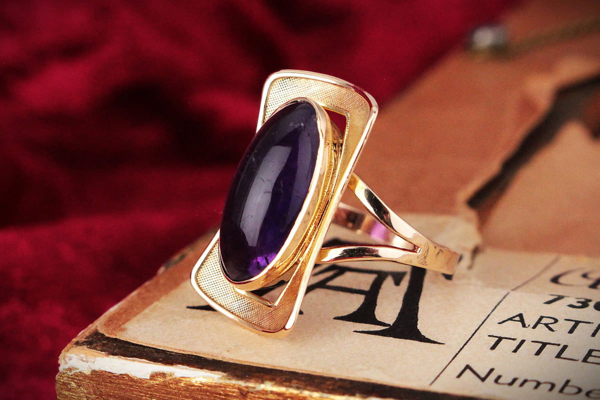 MID-CENTURY 1961 AMETHYST RING 9ct GOLD
