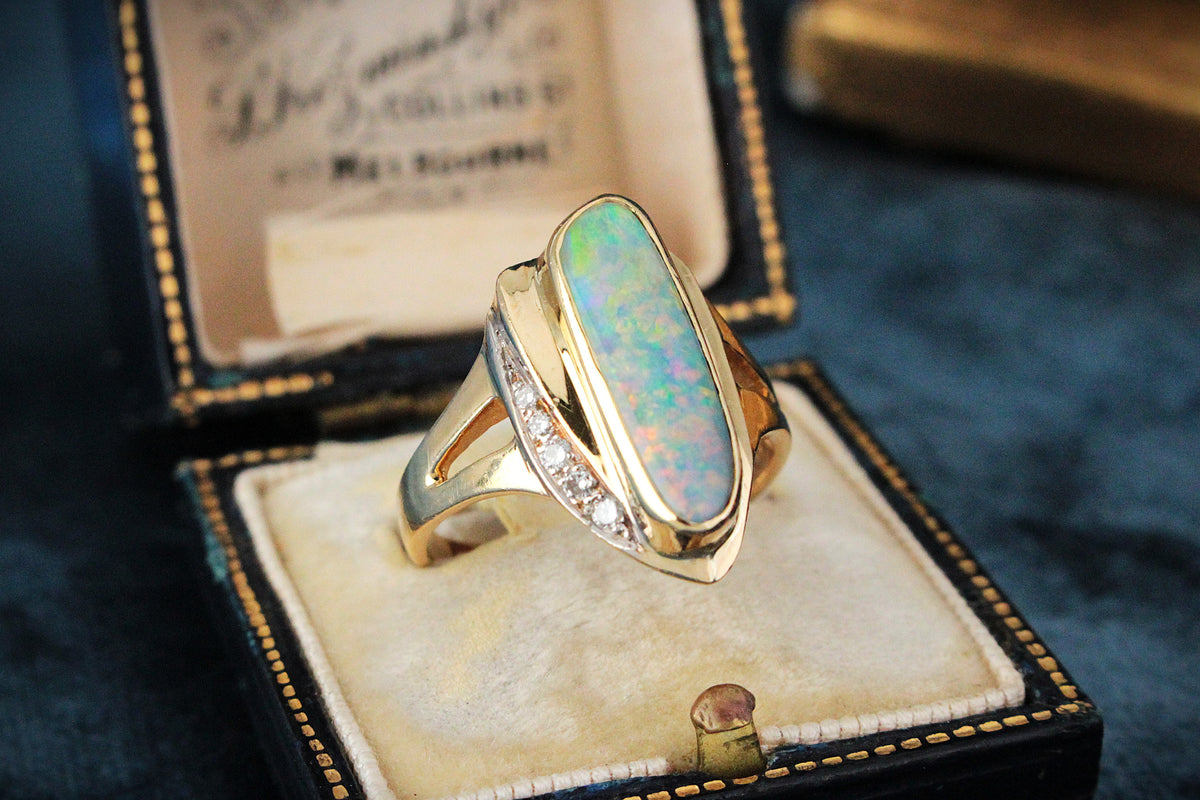 MID-CENTURY SOLID OPAL &amp; DIAMOND RING 18ct GOLD