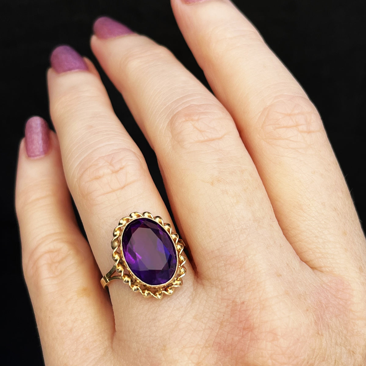MID-CENTURY 5.50ct AMETHYST RING 9ct GOLD