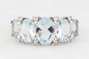 MODERN AQUAMARINE & DIAMOND RING 9ct GOLD