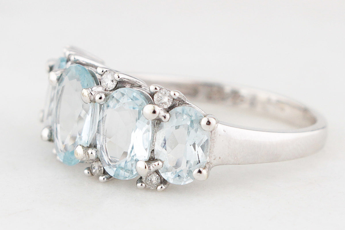 MODERN AQUAMARINE & DIAMOND RING 9ct GOLD