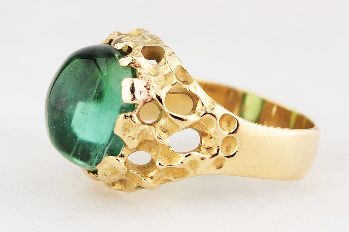 MID-CENTURY CABOCHON TOURMALINE RING 18ct GOLD
