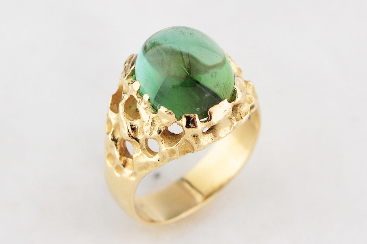 MID-CENTURY CABOCHON TOURMALINE RING 18ct GOLD