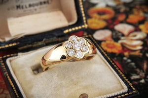 VINTAGE DIAMOND DAISY CLUSTER RING 18ct GOLD