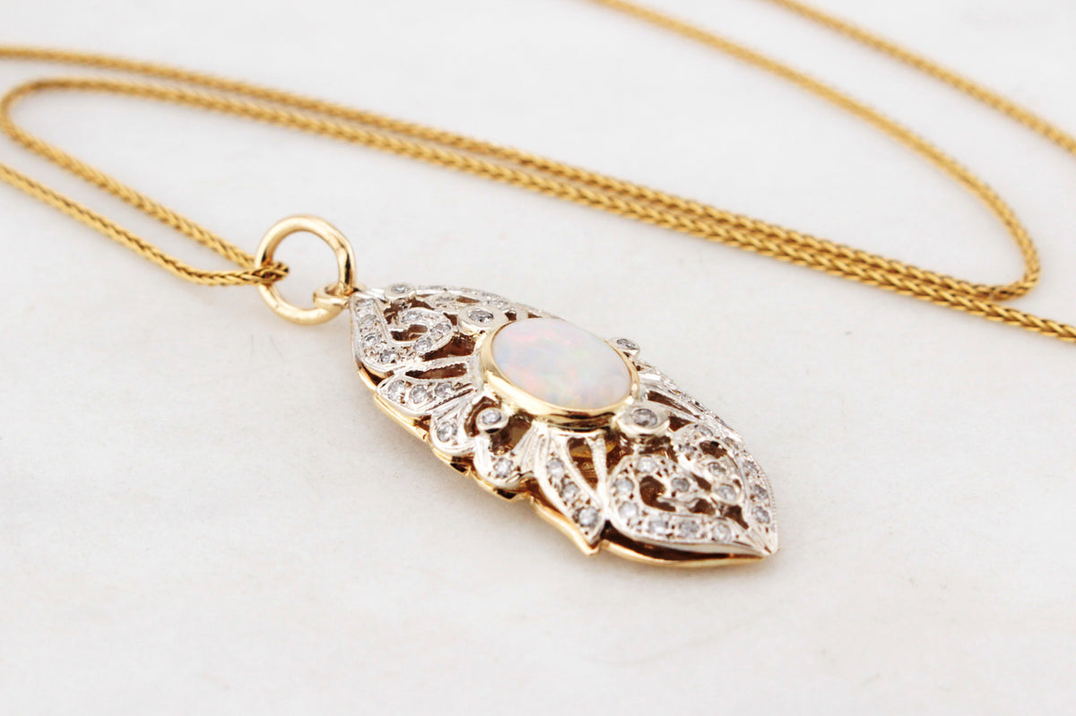 VINTAGE c1940’s OPAL &amp; DIAMOND PENDANT 14ct GOLD