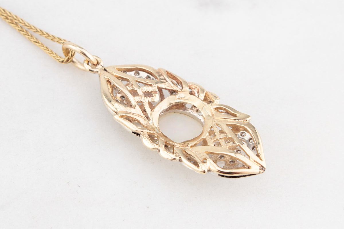 VINTAGE c1940’s OPAL &amp; DIAMOND PENDANT 14ct GOLD