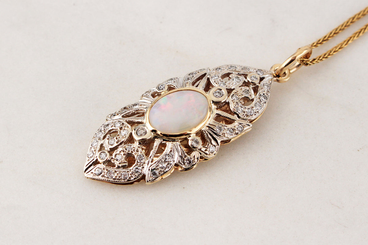VINTAGE c1940’s OPAL &amp; DIAMOND PENDANT 14ct GOLD