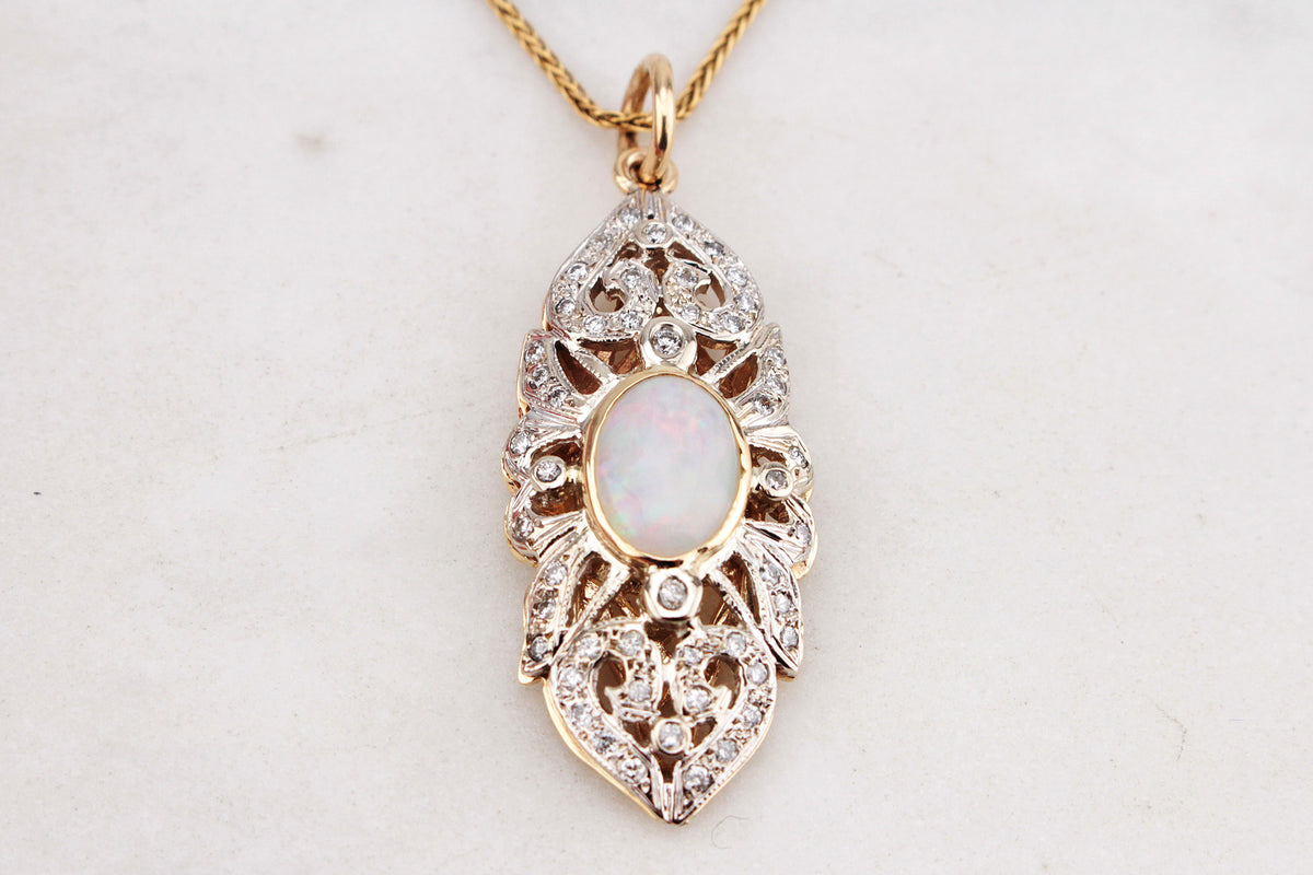 VINTAGE c1940’s OPAL &amp; DIAMOND PENDANT 14ct GOLD