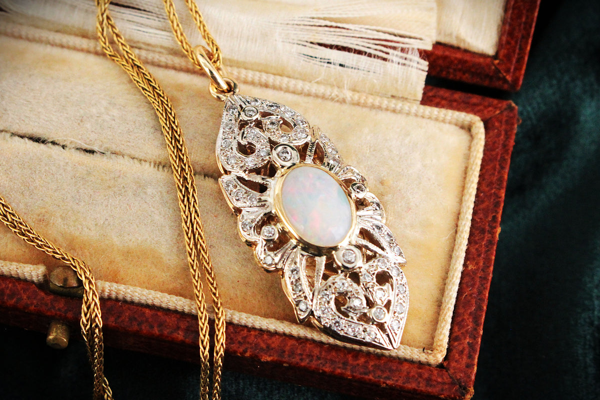 VINTAGE c1940’s OPAL &amp; DIAMOND PENDANT 14ct GOLD