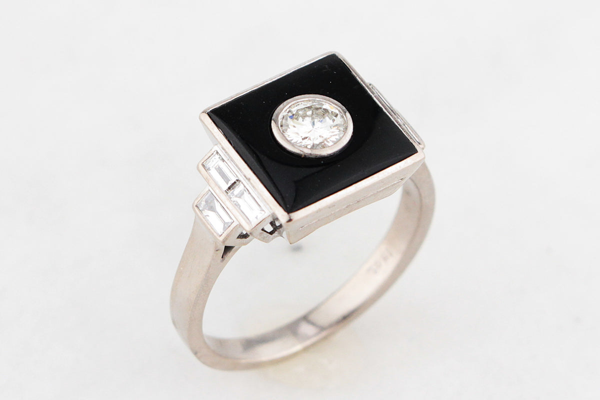 ART DECO c1930’s 1.04ct DIAMOND &amp; ONYX RING 18ct GOLD