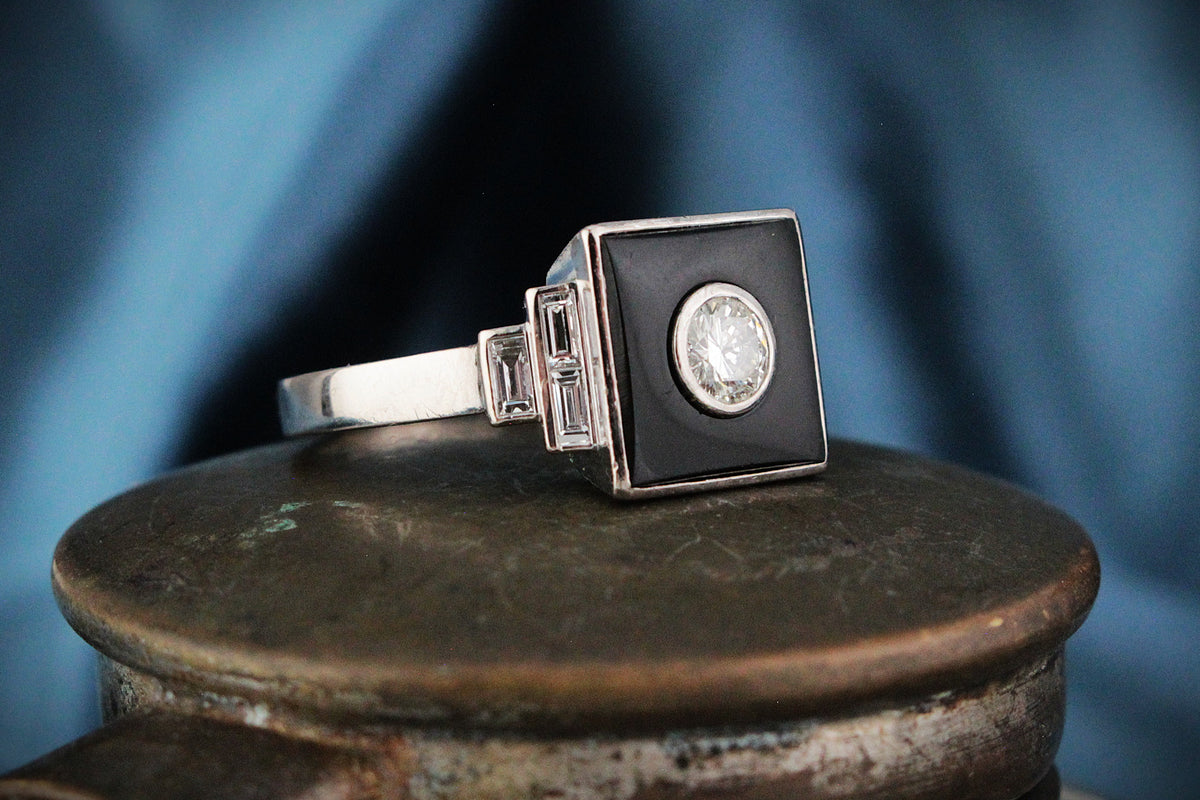 ART DECO c1930’s 1.04ct DIAMOND &amp; ONYX RING 18ct GOLD