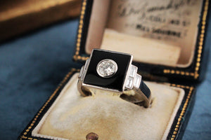 ART DECO c1930’s 1.04ct DIAMOND & ONYX RING 18ct GOLD