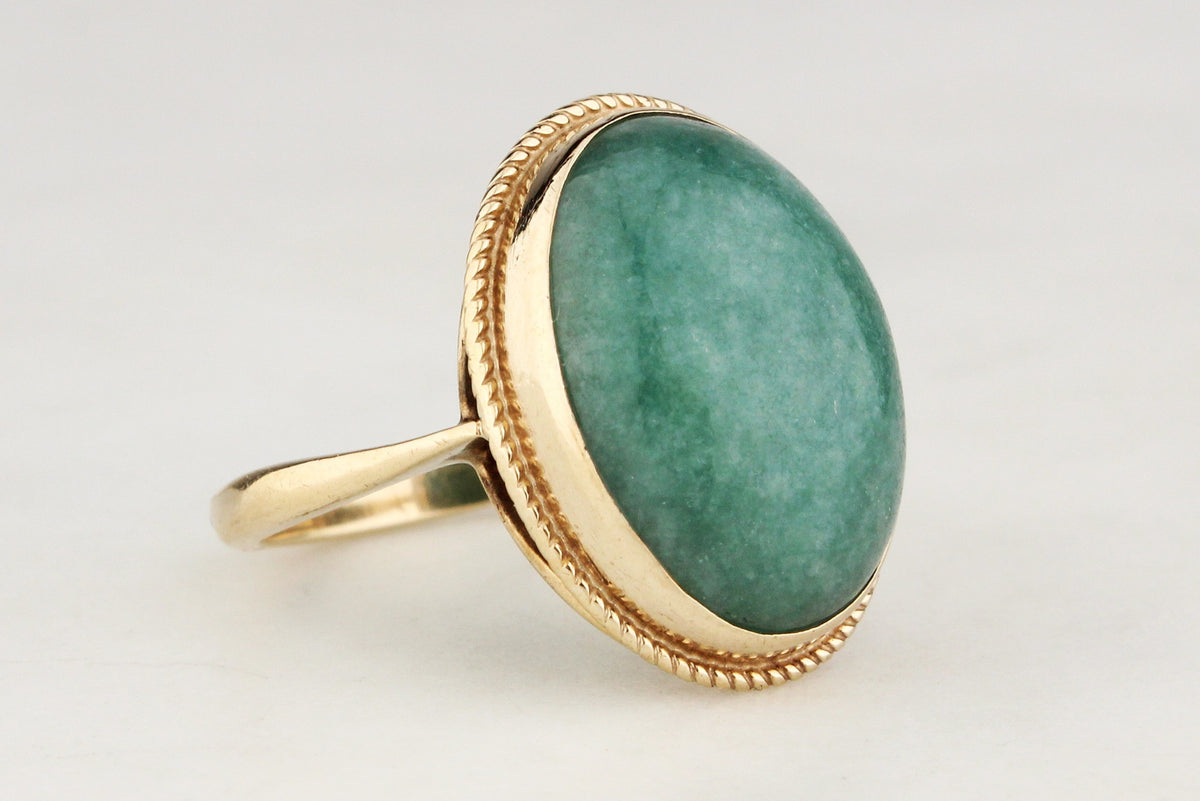 MID-CENTURY JADE RING 9ct GOLD