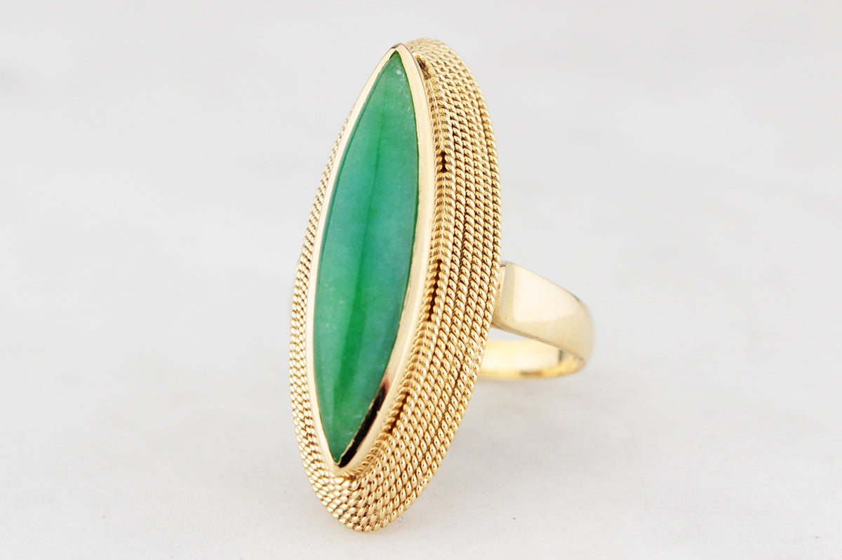 MID-CENTURY c1960 JADE RING 18ct GOLD