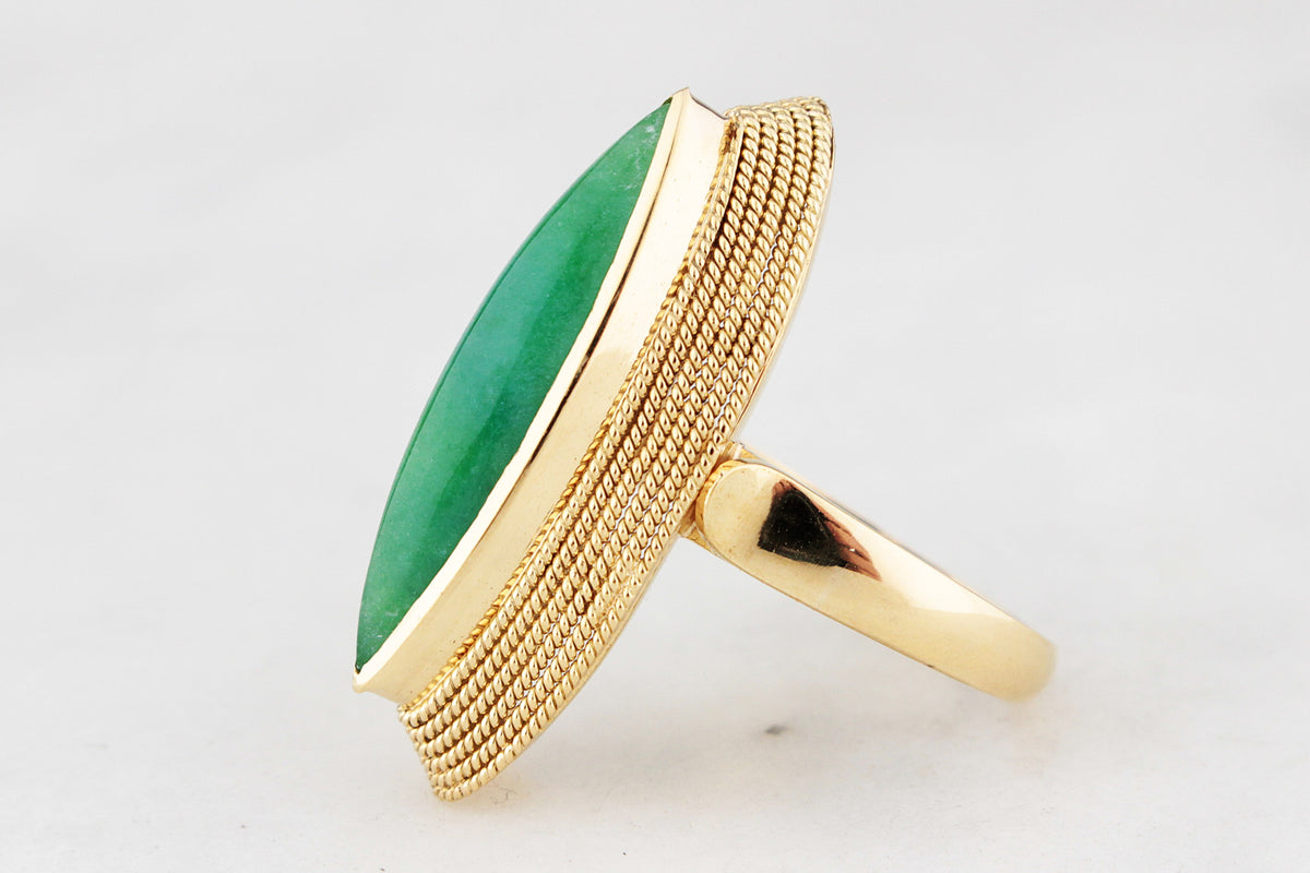 MID-CENTURY c1960 JADE RING 18ct GOLD
