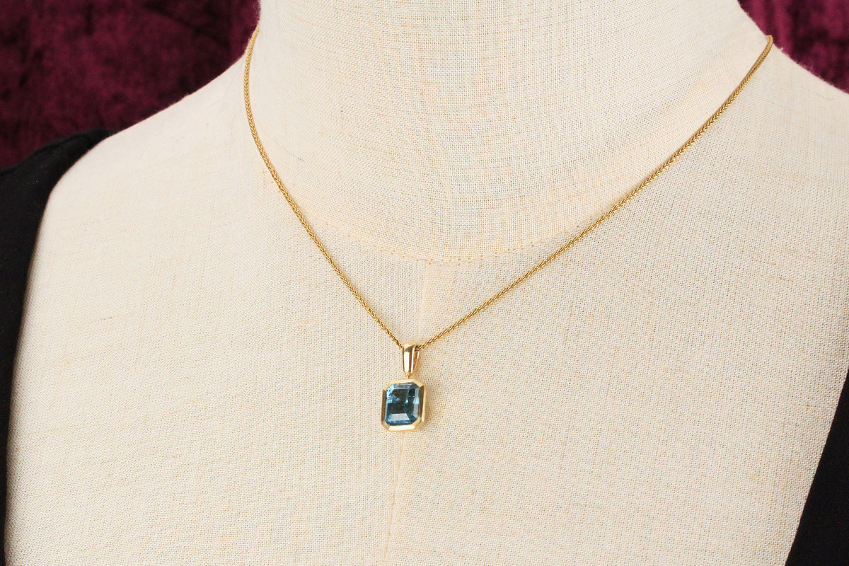STEP CUT 2.45ct BLUE TOURMALINE PENDANT 10ct GOLD