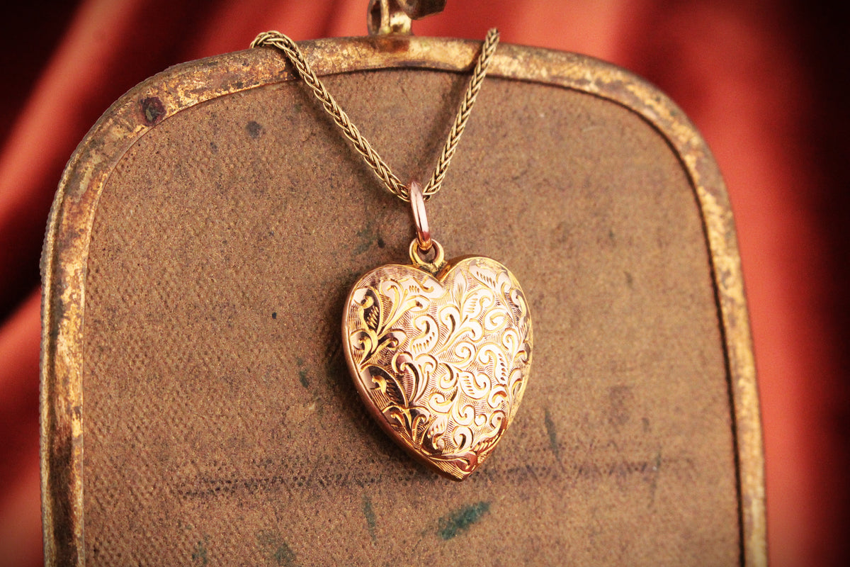 ANTIQUE EDWARDIAN 1910 ETCHED HEART PENDANT 9ct GOLD
