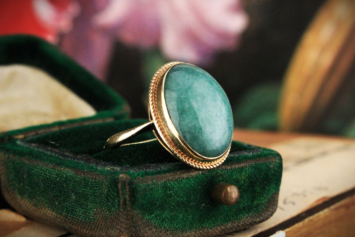 MID-CENTURY JADE RING 9ct GOLD