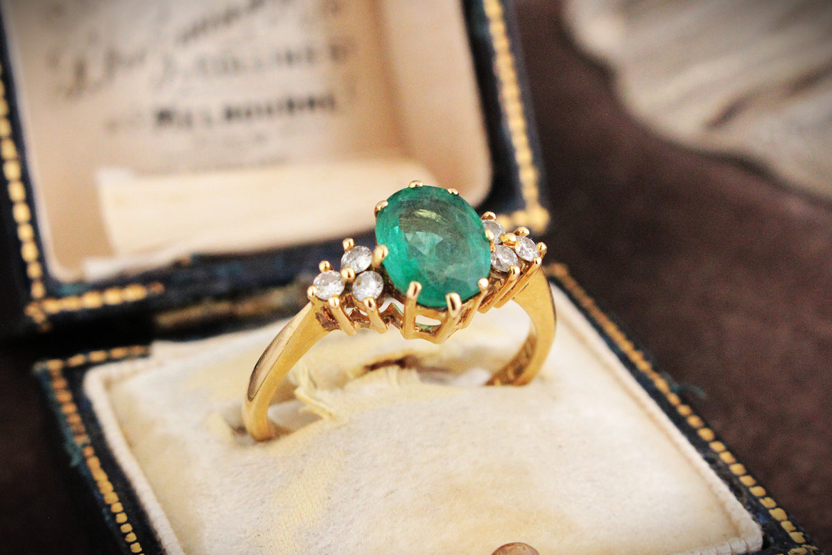 VINTAGE EMERALD & DIAMOND RING 18ct GOLD