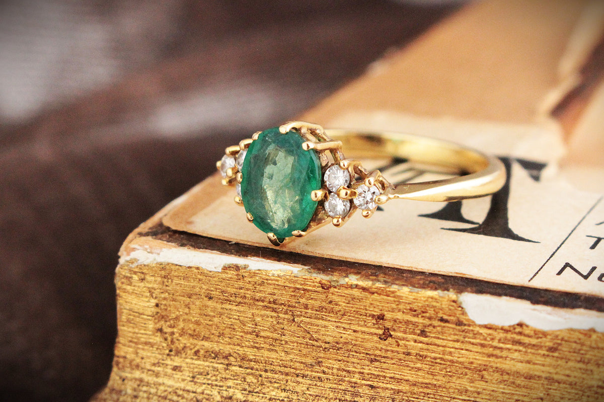 VINTAGE EMERALD & DIAMOND RING 18ct GOLD