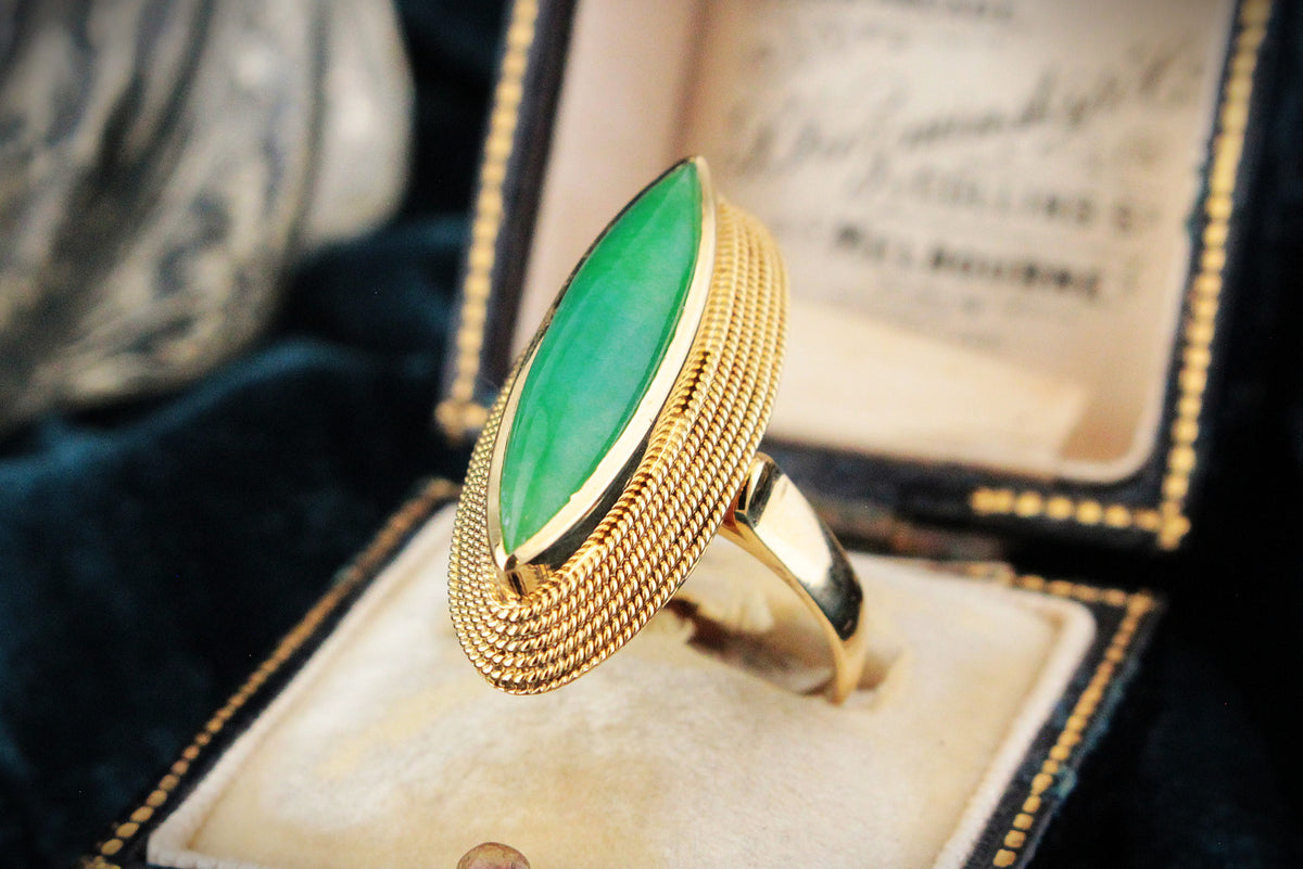 MID-CENTURY c1960 JADE RING 18ct GOLD