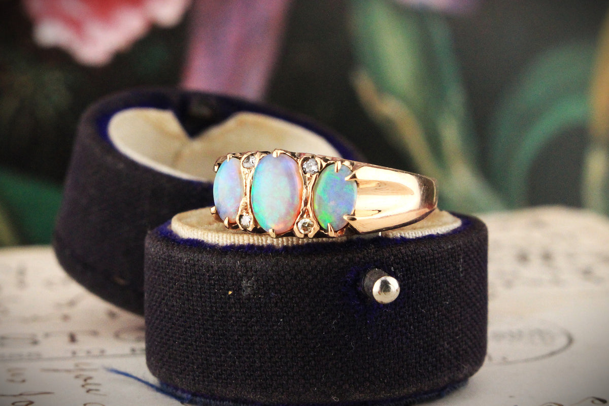 VINTAGE SOLID OPAL &amp; DIAMOND RING 9ct GOLD
