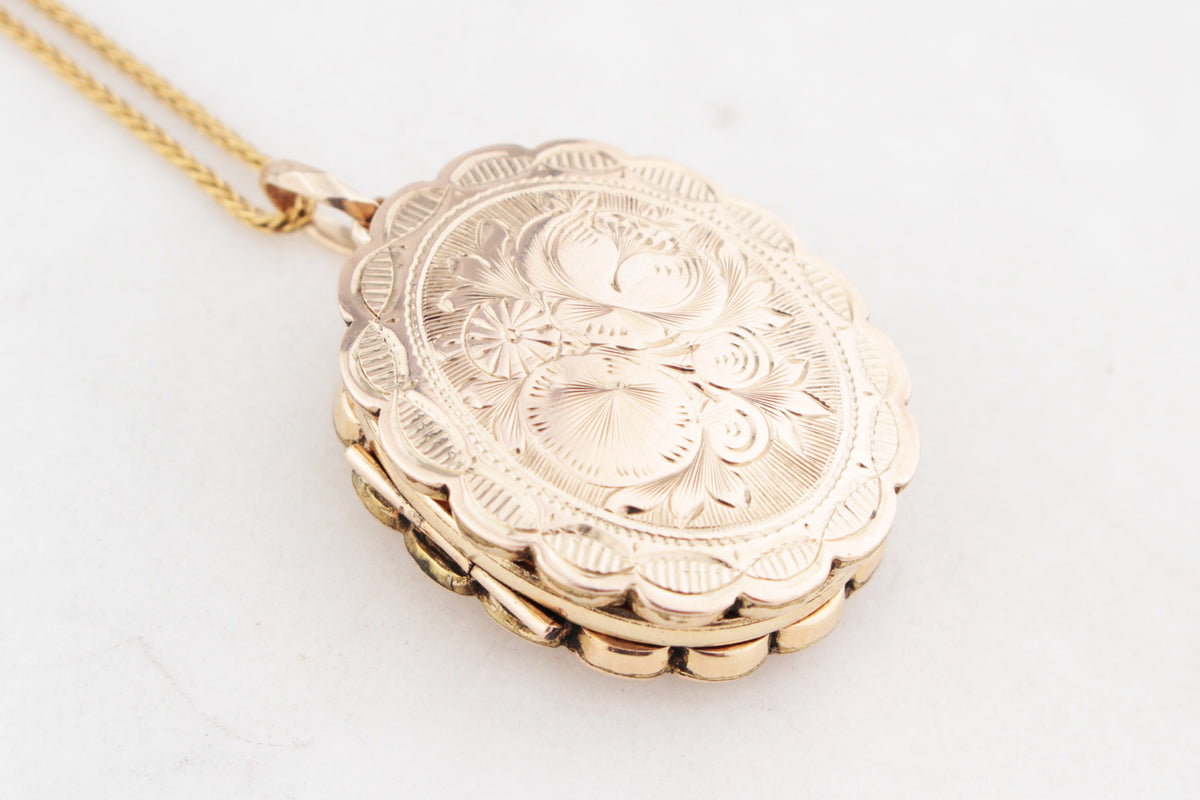ANTIQUE VICTORIAN ETCHED TRIPLE FOLD OUT LOCKET 9ct GOLD