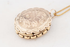 ANTIQUE VICTORIAN ETCHED TRIPLE FOLD OUT LOCKET 9ct GOLD