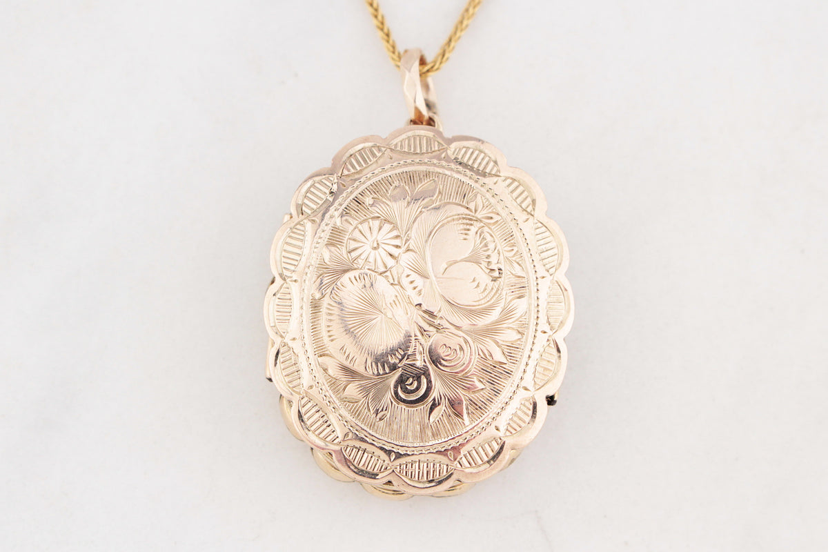 ANTIQUE VICTORIAN ETCHED TRIPLE FOLD OUT LOCKET 9ct GOLD