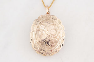 ANTIQUE VICTORIAN ETCHED TRIPLE FOLD OUT LOCKET 9ct GOLD