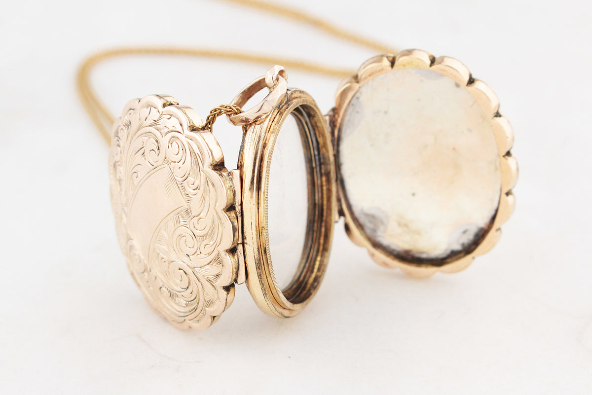 ANTIQUE VICTORIAN ETCHED TRIPLE FOLD OUT LOCKET 9ct GOLD
