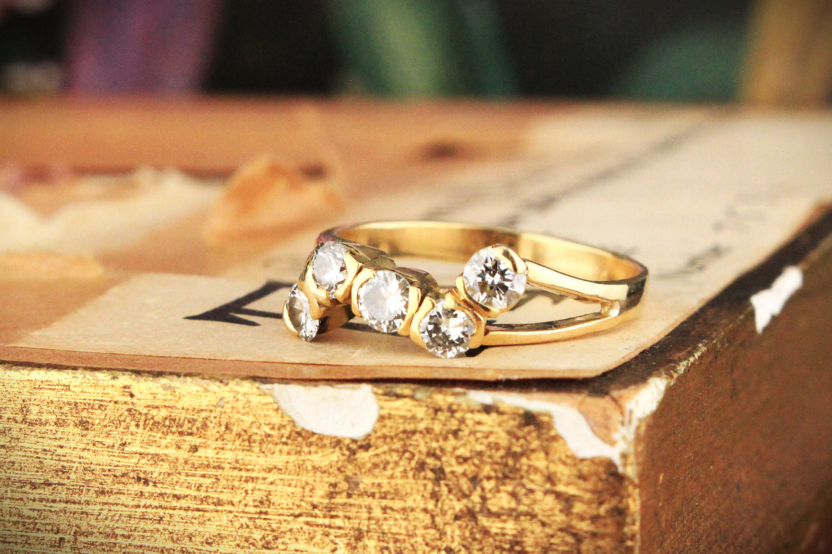 CONTEMPORARY FIVE STONE DIAMOND RING 18ct GOLD