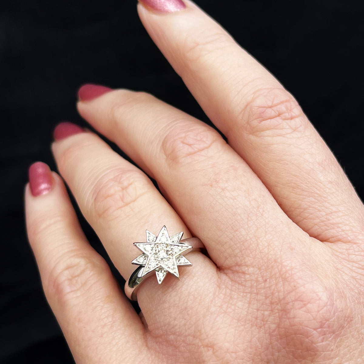 CONTEMPORARY DIAMOND STAR RING 18ct WHITE GOLD