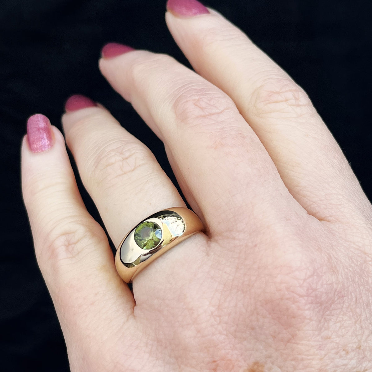 CUSTOM R&amp;V GREEN SAPPHIRE RING 9ct GOLD