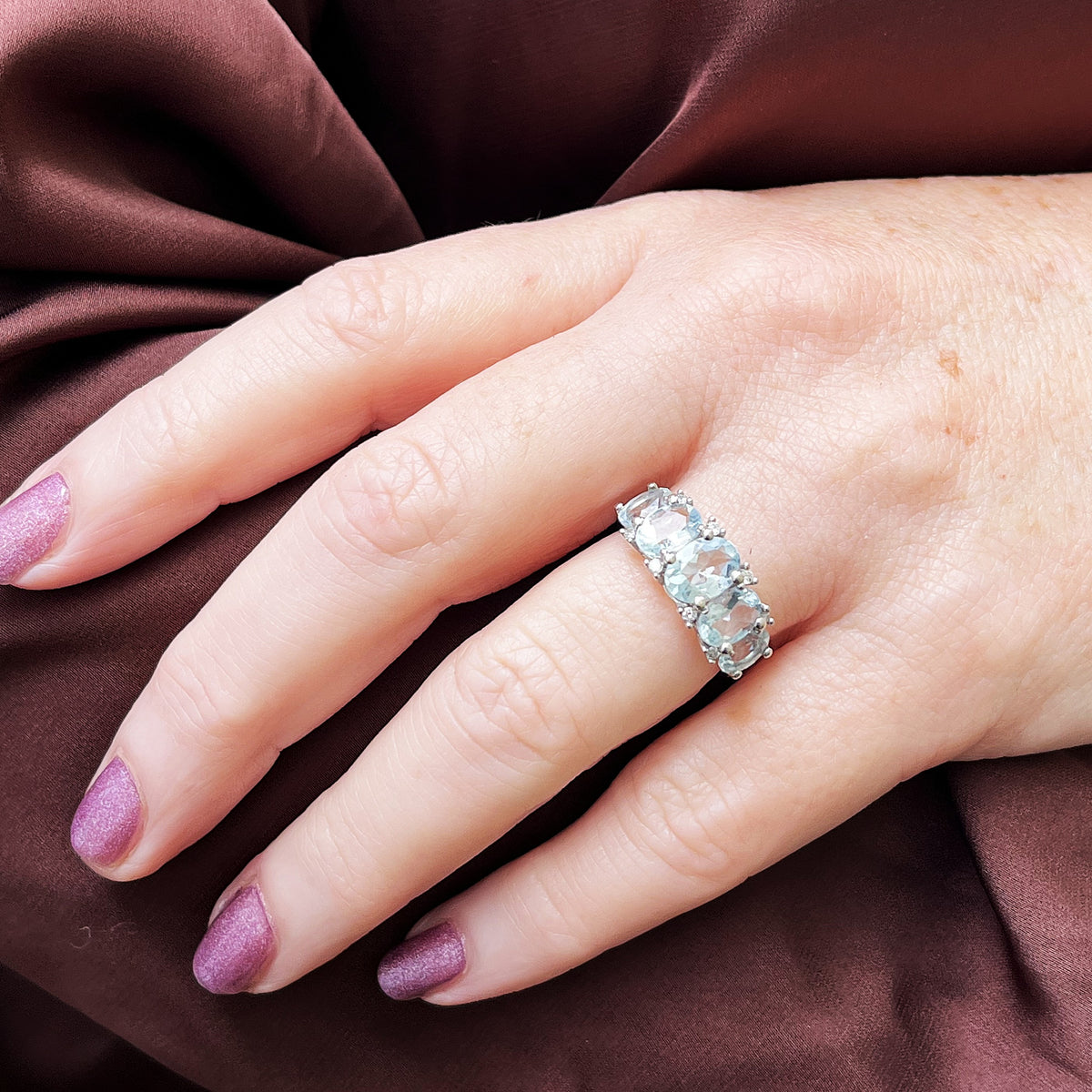 MODERN AQUAMARINE & DIAMOND RING 9ct GOLD