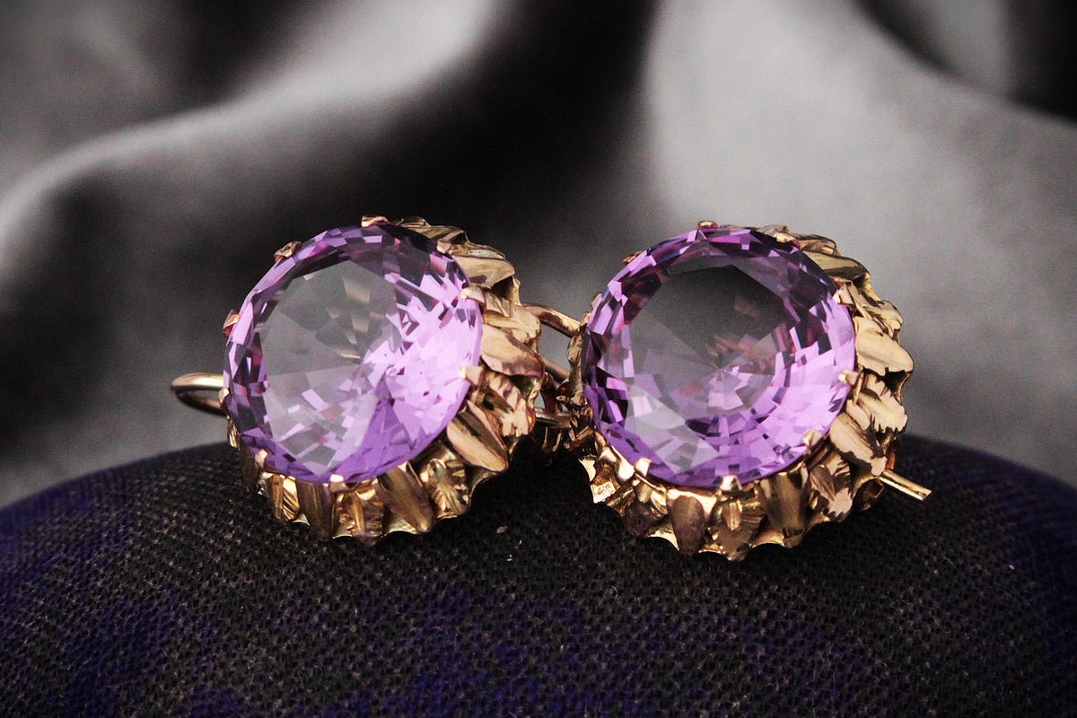 VINTAGE c1940/50’s SYNTHETIC COLOUR CHANGE SAPPHIRE EARRINGS 9ct GOLD