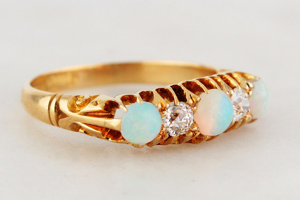 ANTIQUE EDWARDIAN OPAL &amp; DIAMOND RING 18ct GOLD