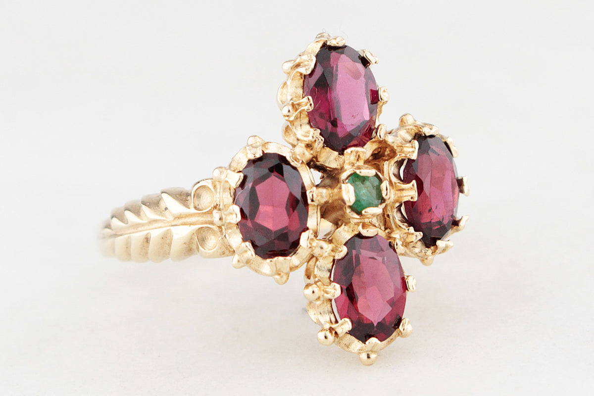 MID-CENTURY EMERALD & GARNET RING 9ct GOLD