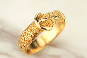 ANTIQUE EDWARDIAN 1901 ETCHED BUCKLE RING 18ct YELLOW GOLD