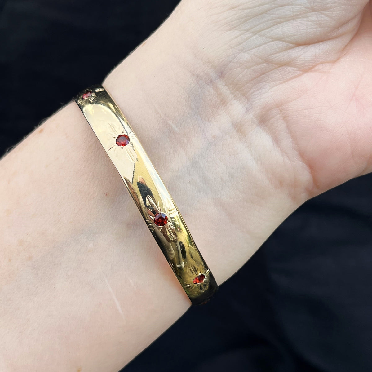 ANTIQUE EDWARDIAN c1910 STARBURST GARNET BANGLE 9ct GOLD