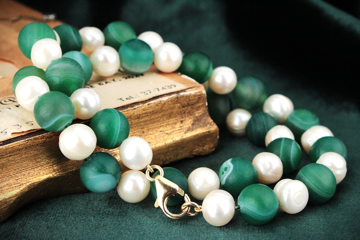 BESPOKE SEMI-BAROQUE PEARLS & BANDED AGATE NECKLACE 9ct GOLD
