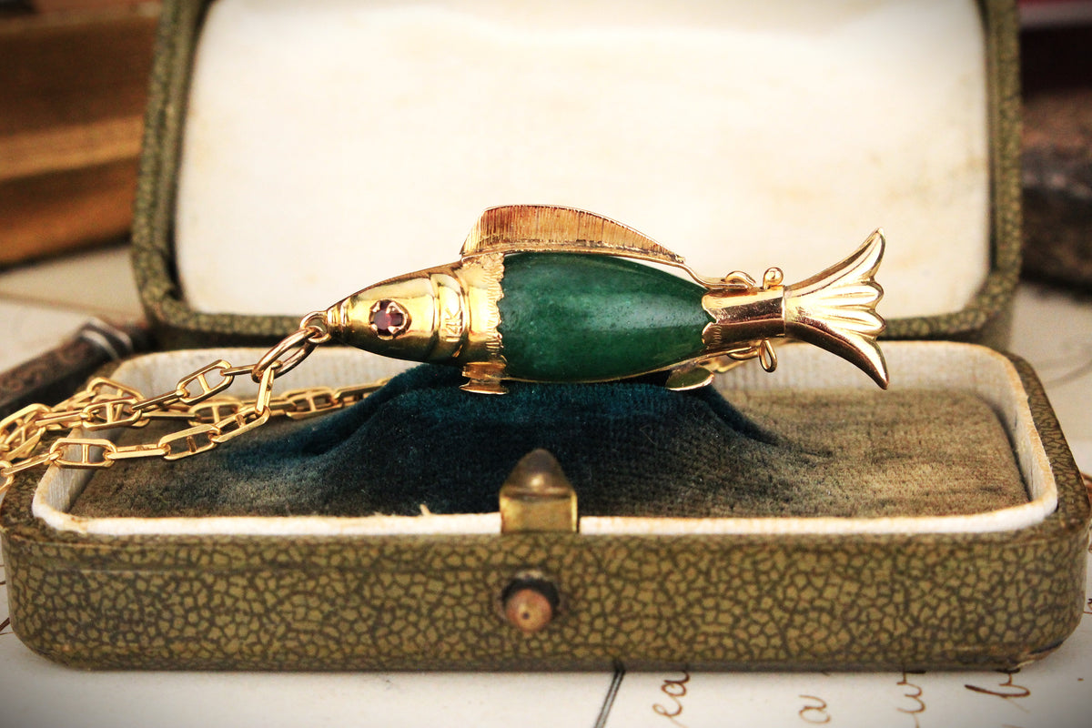 VINTAGE AVENTURINE QUARTZ FISH PENDANT 14CT GOLD