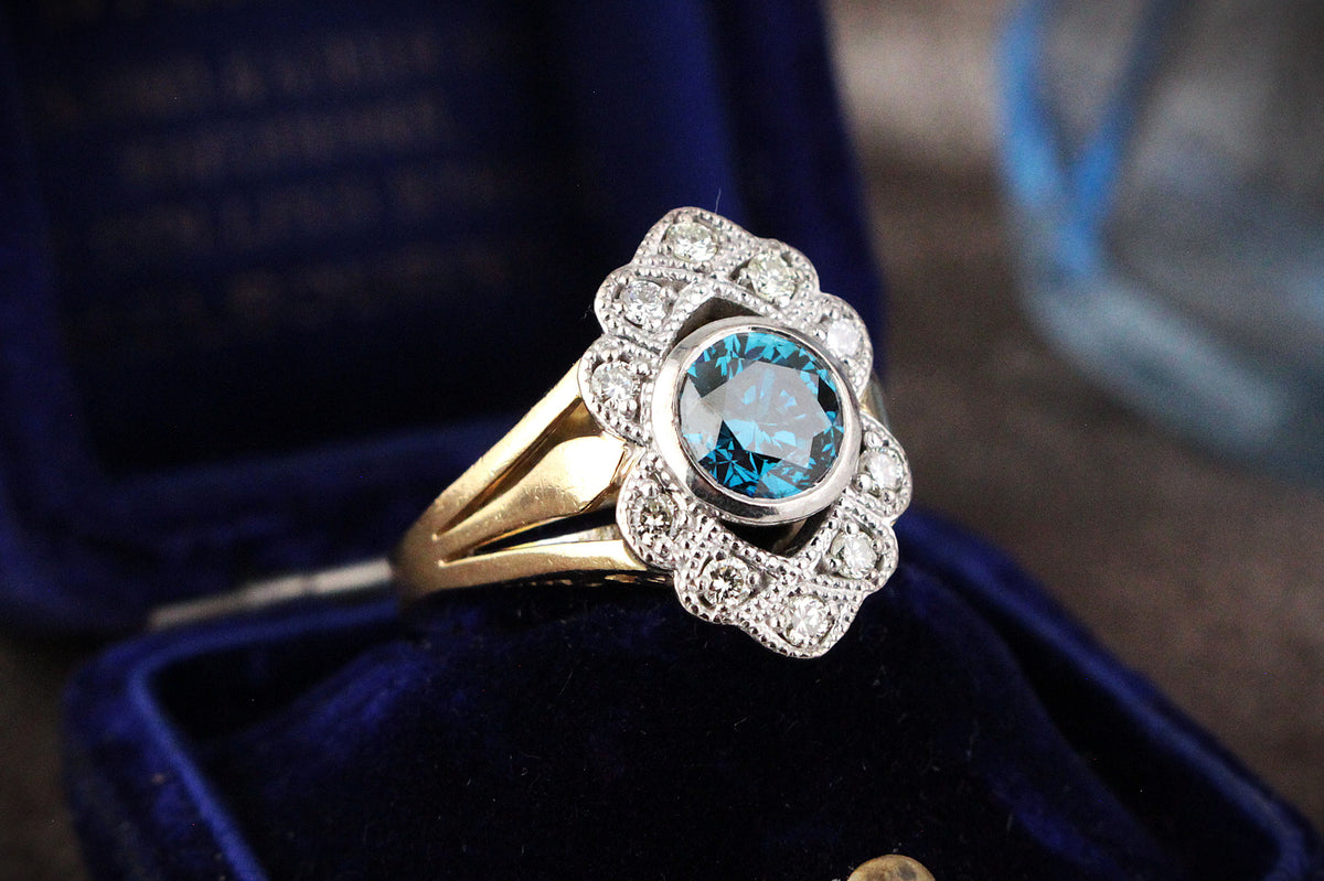 VINTAGE BLUE & WHITE DIAMOND RING 18ct GOLD