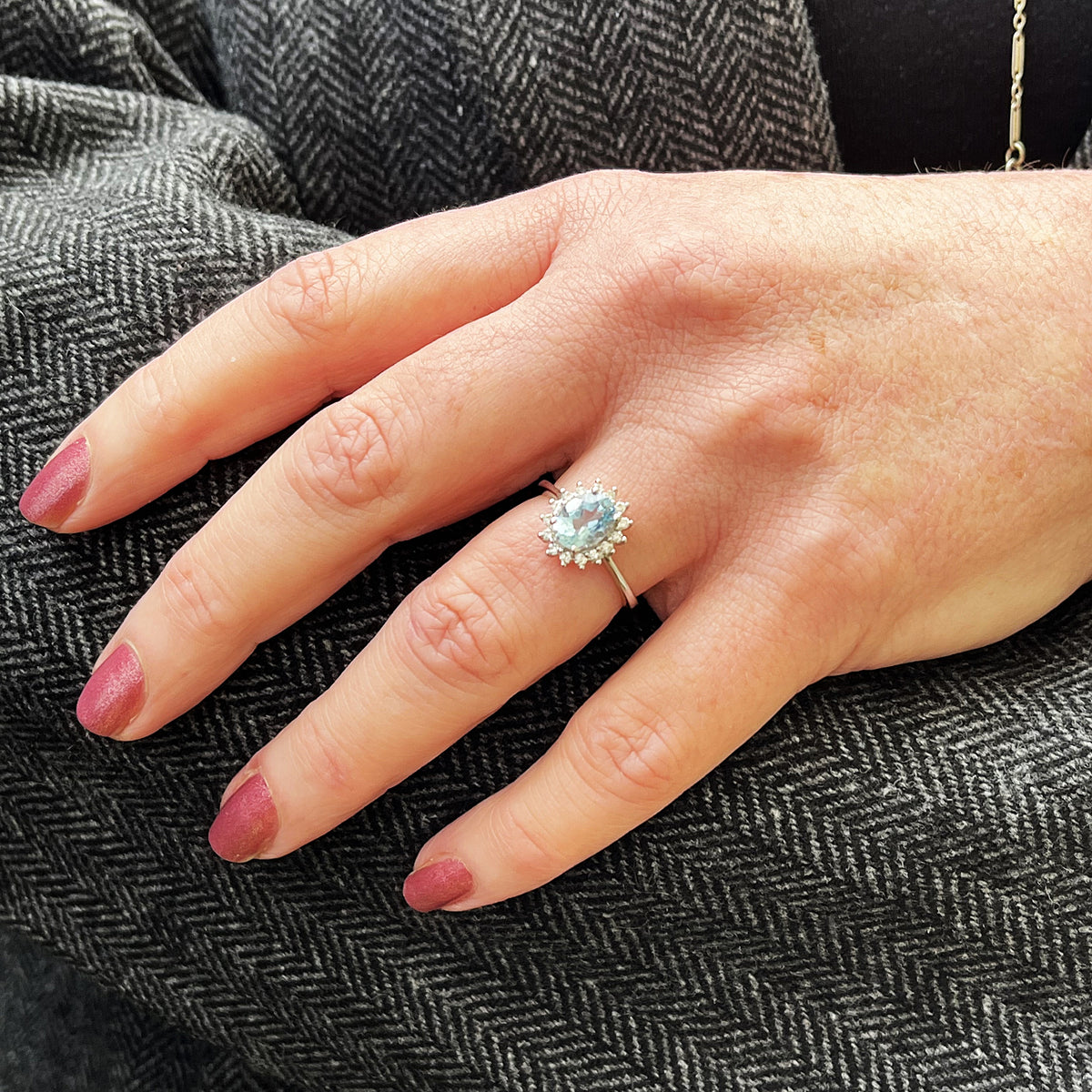VINTAGE AQUAMARINE &amp; DIAMOND HALO RING 18ct GOLD